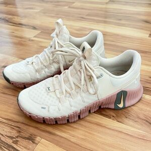 Nike Metcon Women's Cream and Pink Sneakers